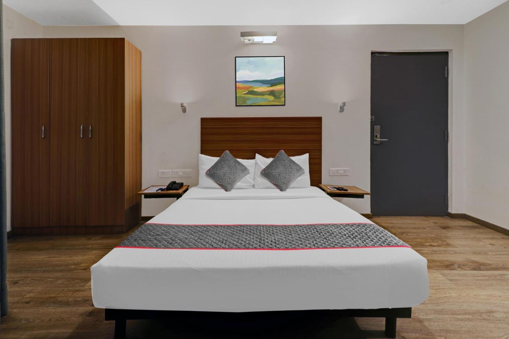 Hotel O Royal Encore Bangalore Bagian luar foto
