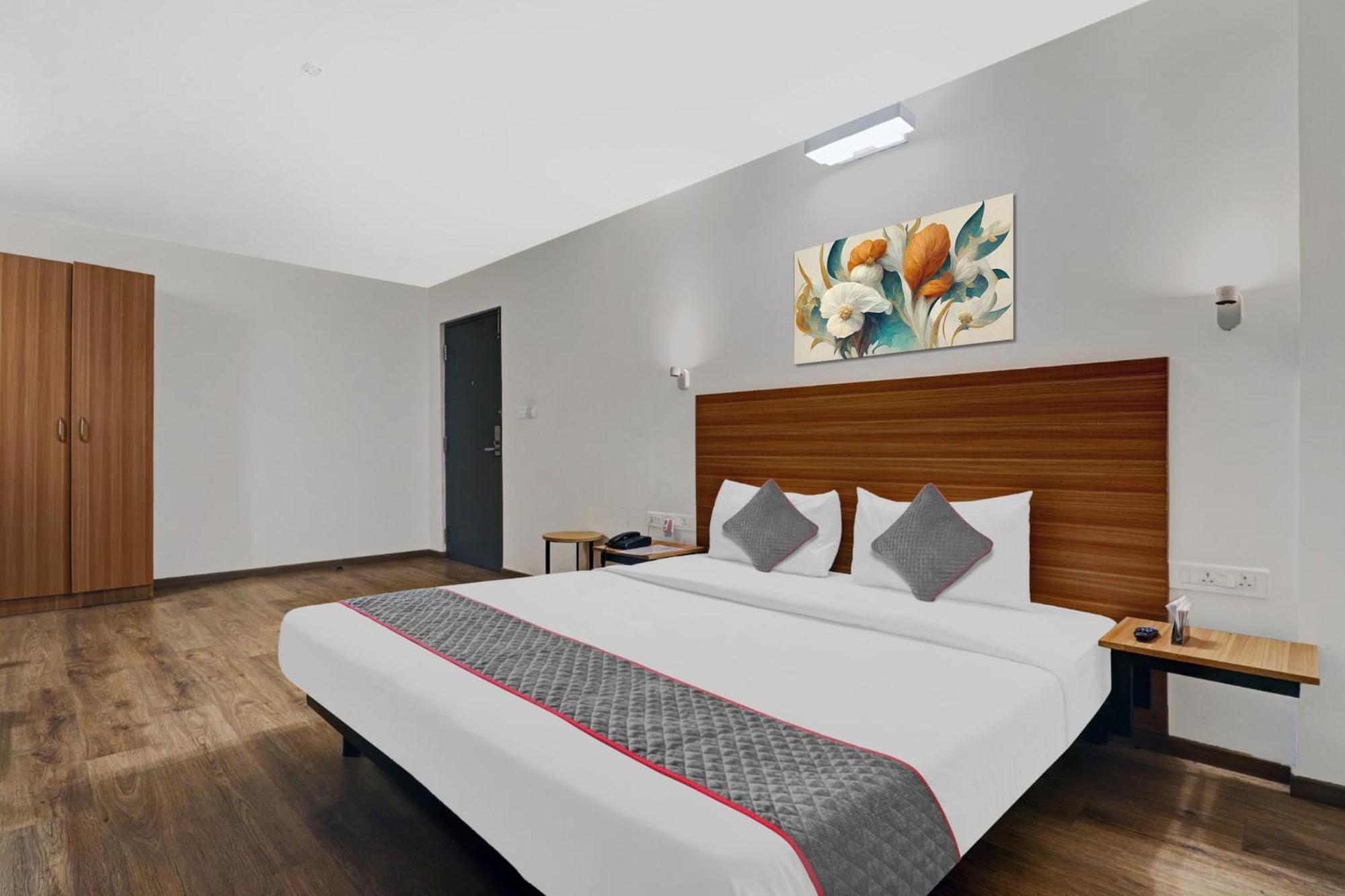Hotel O Royal Encore Bangalore Bagian luar foto