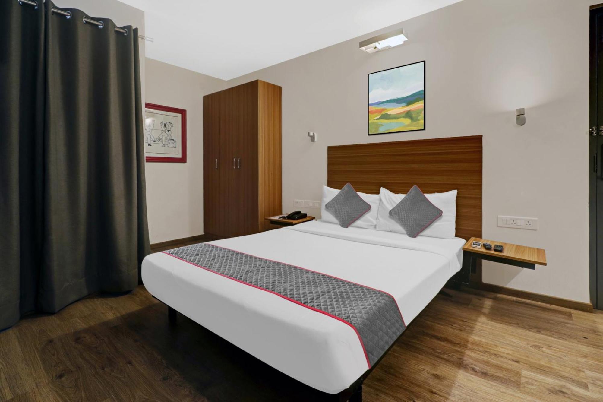Hotel O Royal Encore Bangalore Bagian luar foto