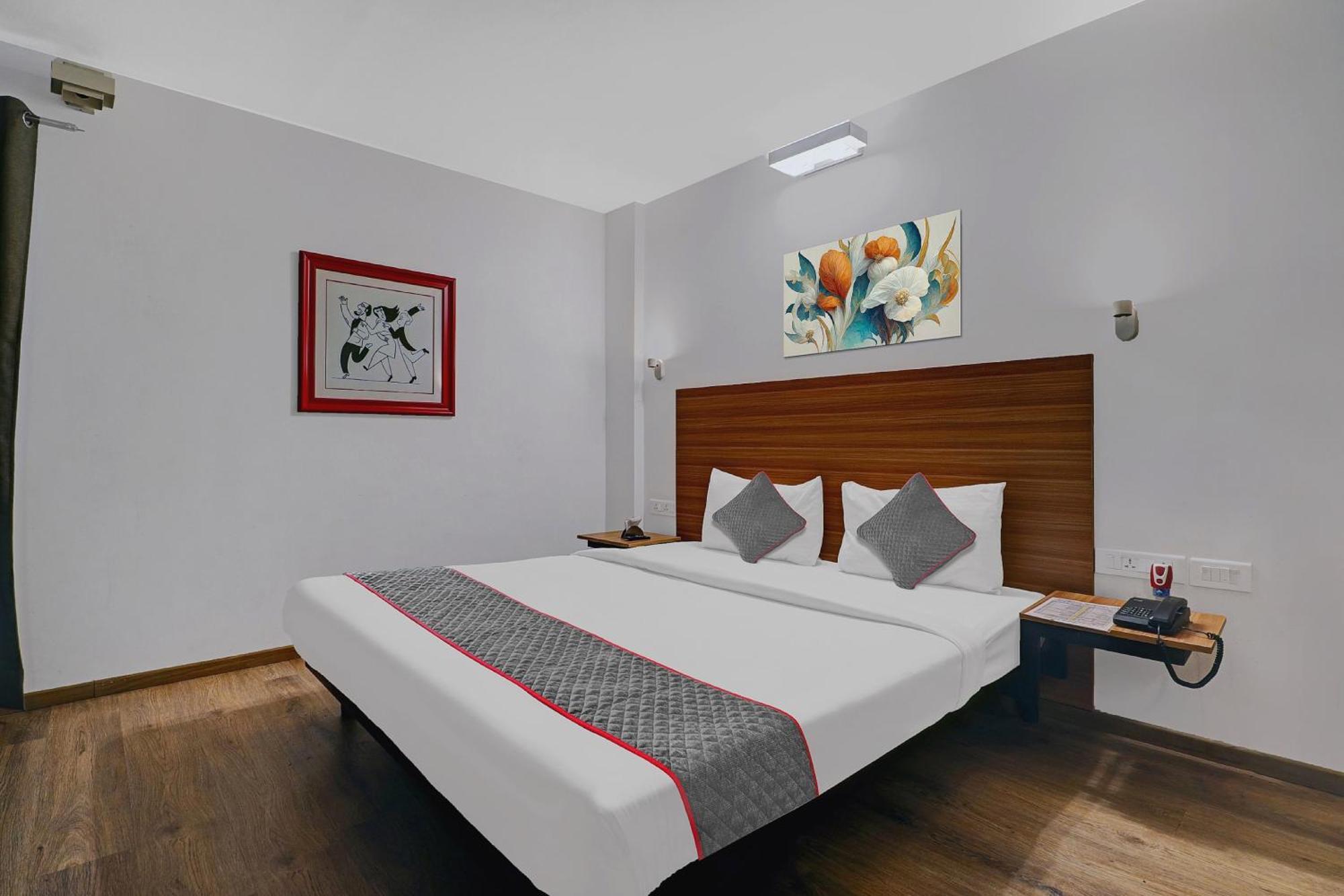 Hotel O Royal Encore Bangalore Bagian luar foto