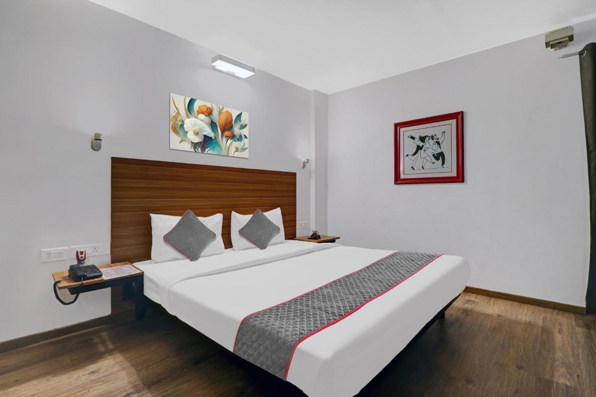 Hotel O Royal Encore Bangalore Bagian luar foto