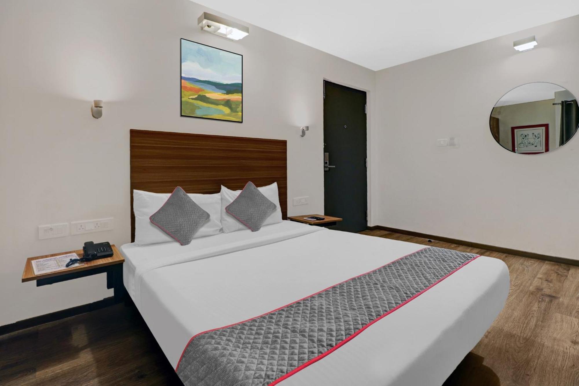 Hotel O Royal Encore Bangalore Bagian luar foto